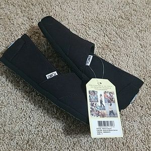 Toms black canvas shoes size 7